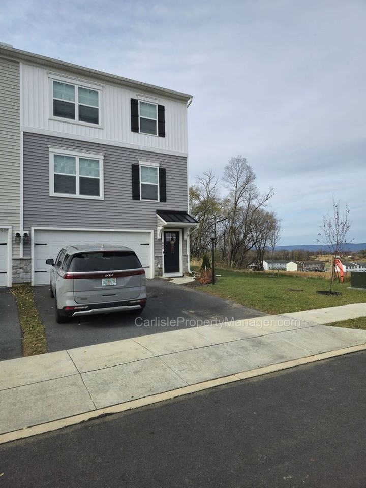 1008 Blackstone Run - Photo 2 of 26