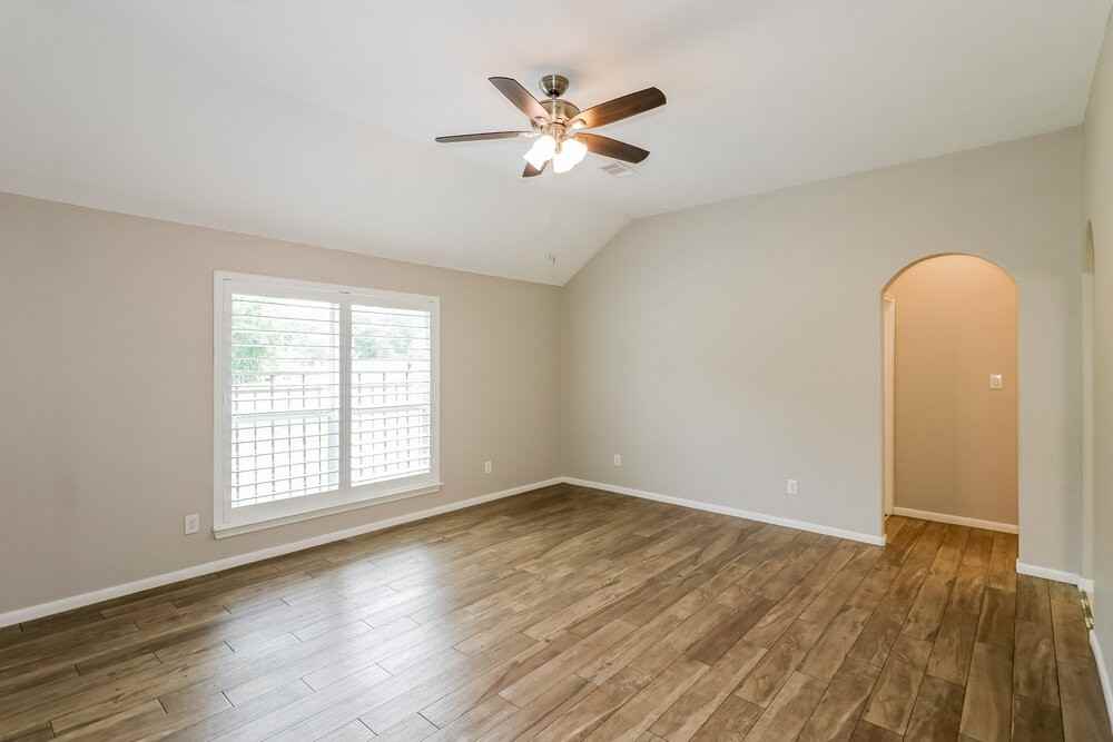 12103 Lakewood Villa Dr - Photo 3 of 16
