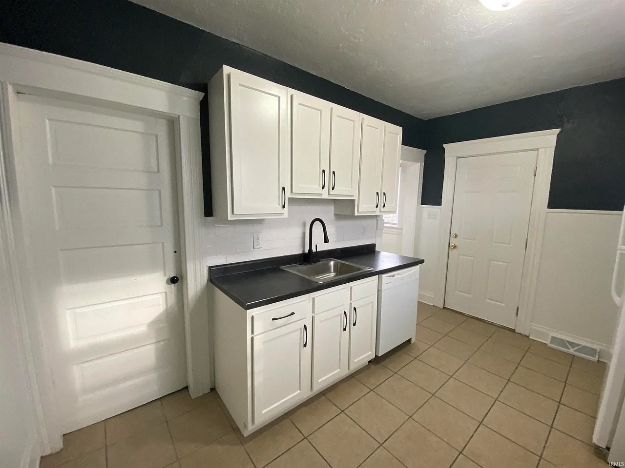 217 W Masterson Ave - Photo 3 of 10