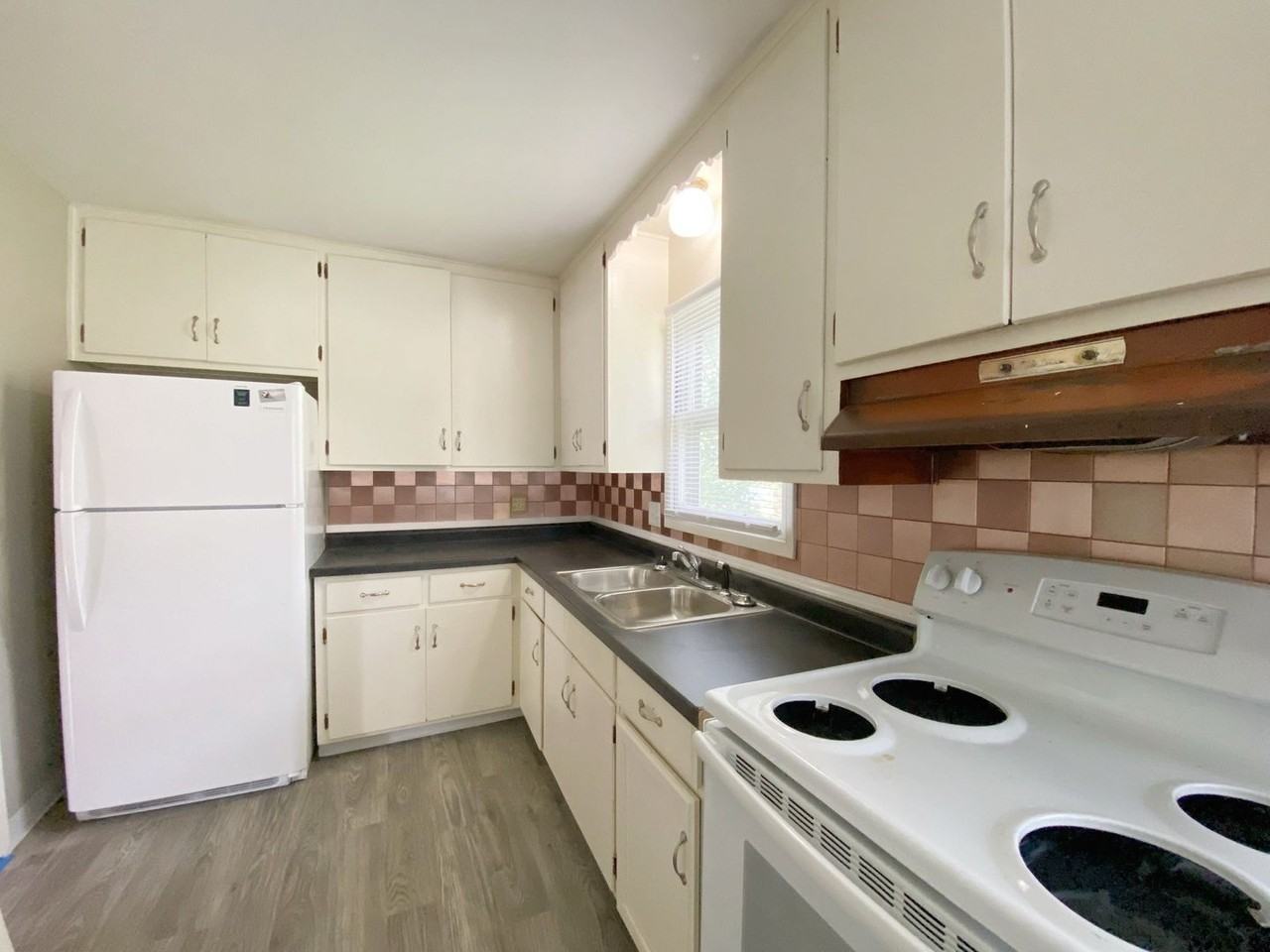 8440 Grandview Ln - Photo 2 of 11