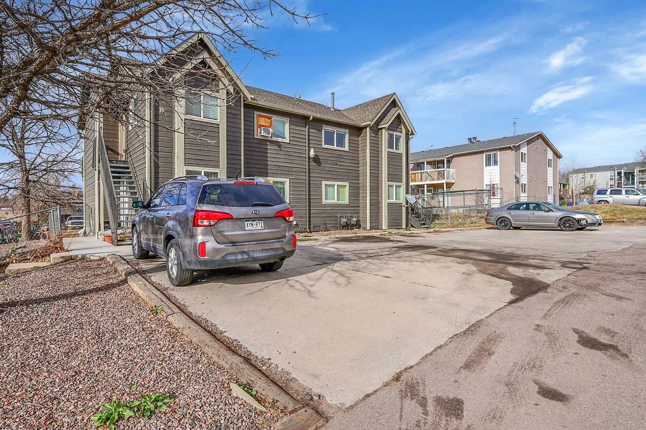 1051 Mazatlan Cir #C - Photo 2 of 32