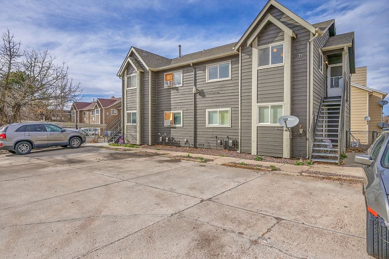 1051 Mazatlan Cir #C - Photo 4 of 32