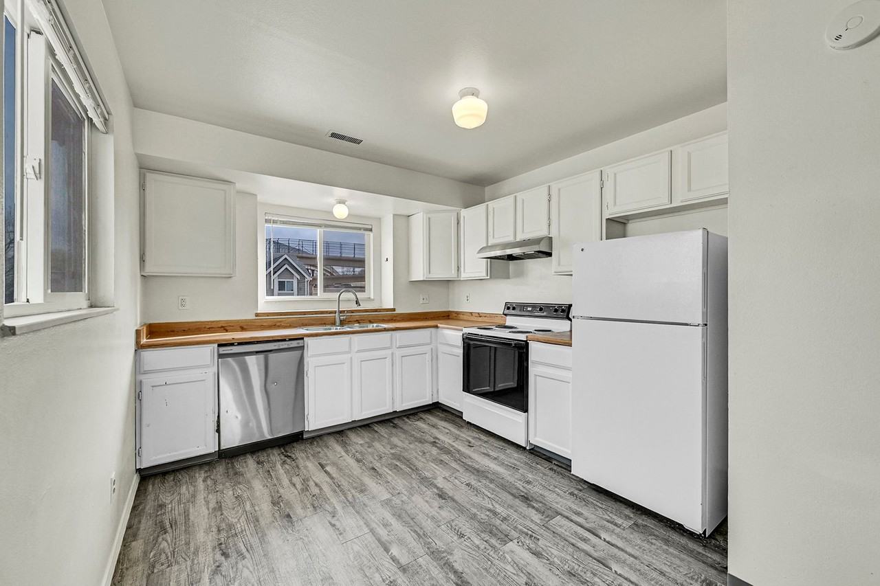 1051 Mazatlan Cir #C - Photo 6 of 32
