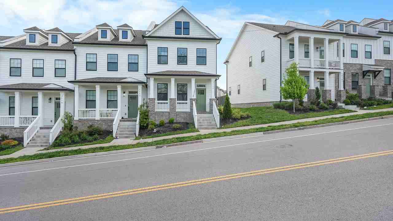 2111 Oakwood Ave - Photo 2 of 26