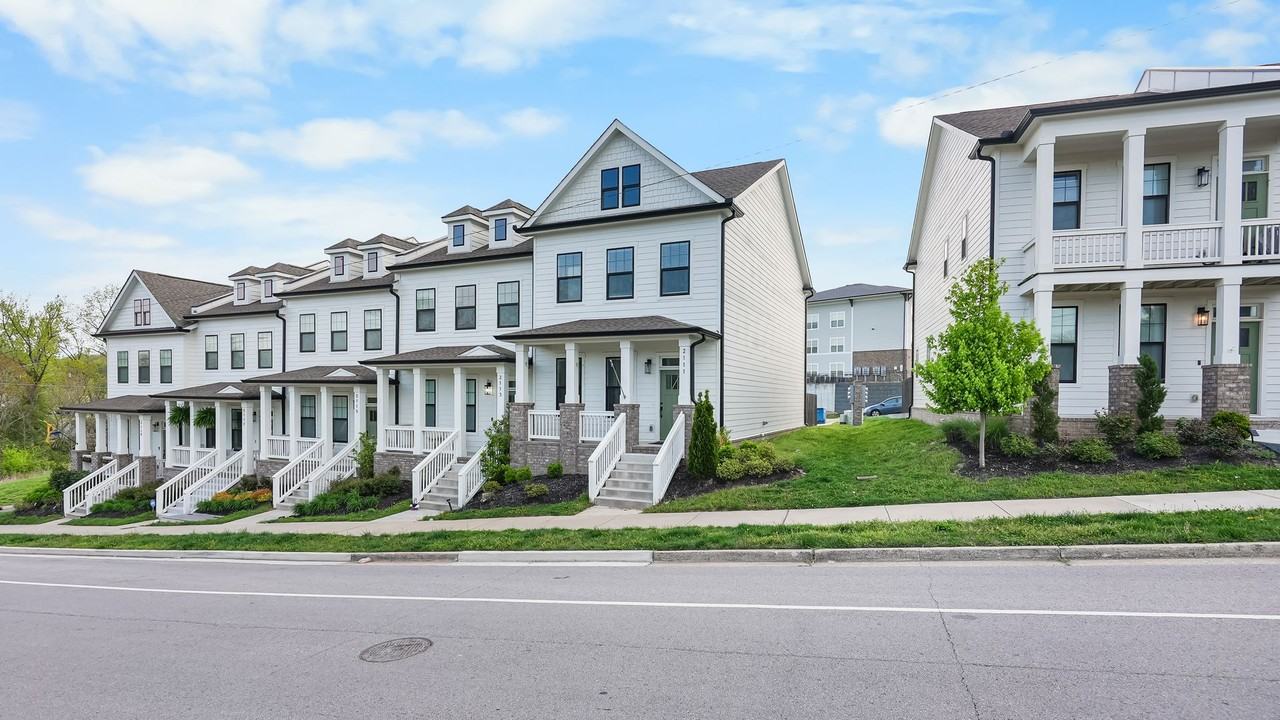 2111 Oakwood Ave - Photo 3 of 26