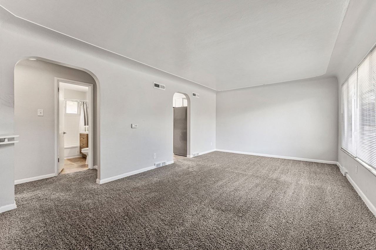 3609 Hudson St - Photo 3 of 17