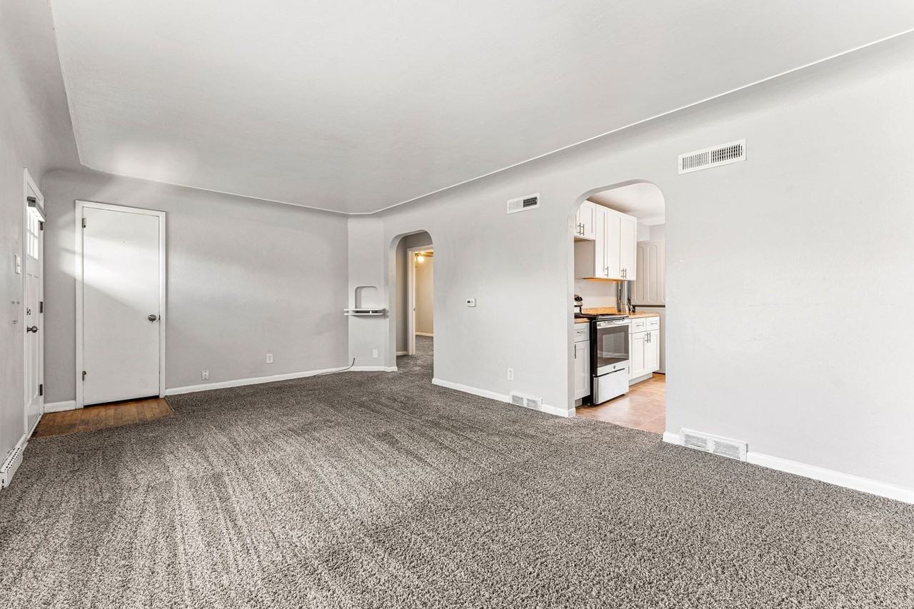 3609 Hudson St - Photo 6 of 17