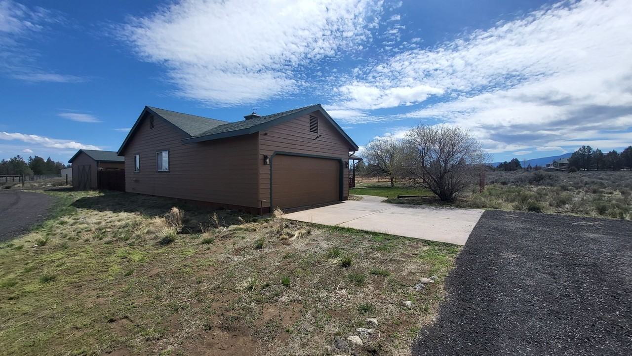 17571 Paladin Dr - Photo 3 of 31