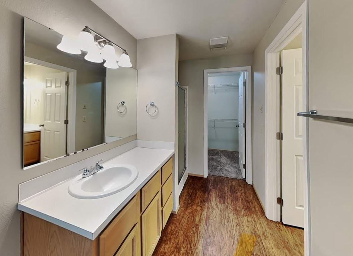 17425 27th Ave Ne #NA - Photo 2 of 8