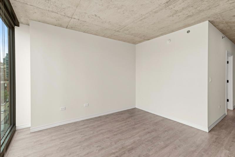 661 N Wells St - Photo 5 of 19