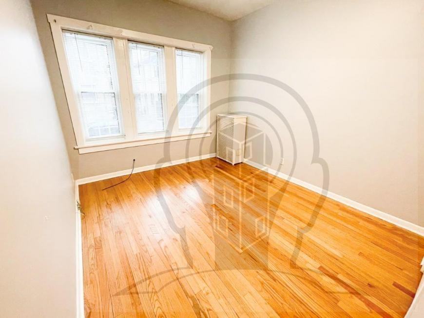 4314 N Clarendon Ave - Photo 6 of 10