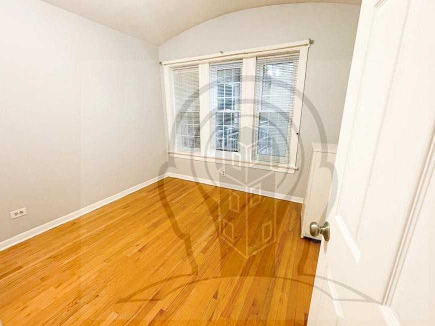 4314 N Clarendon Ave - Photo 7 of 10