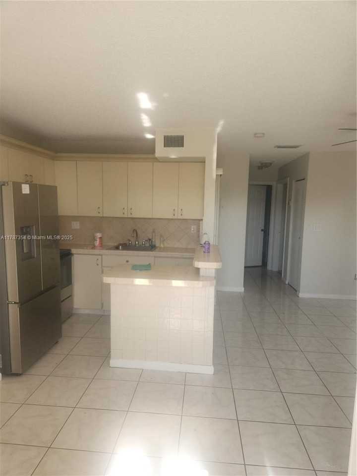 455 Nw 210th St #204 - Photo 2 of 7