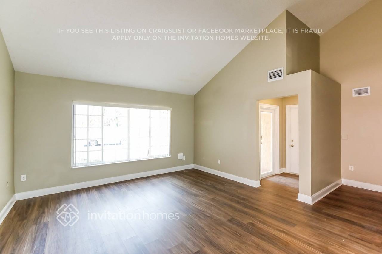 9436 Sw 146th Ct - Photo 4 of 18
