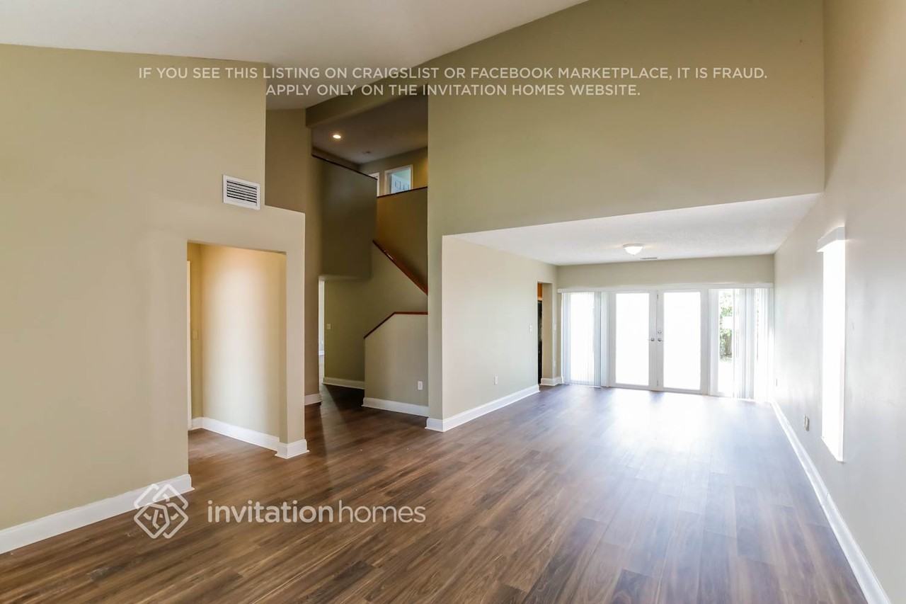 9436 Sw 146th Ct - Photo 5 of 18