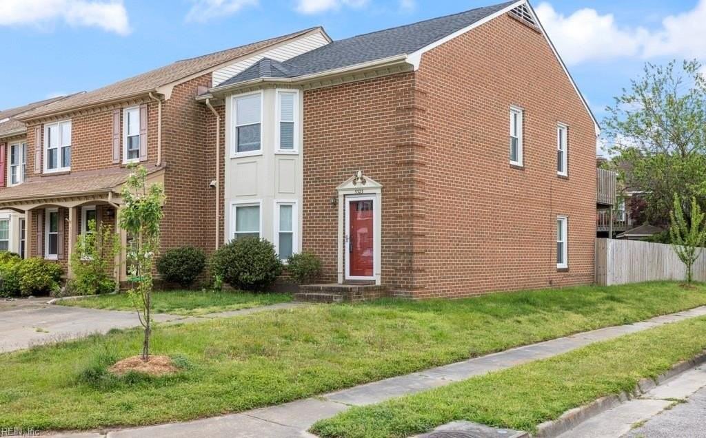 5323 Brookstone Ln - Photo 3 of 37