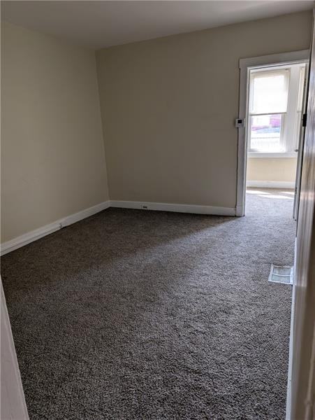 421 Rochelle St - Photo 2 of 8