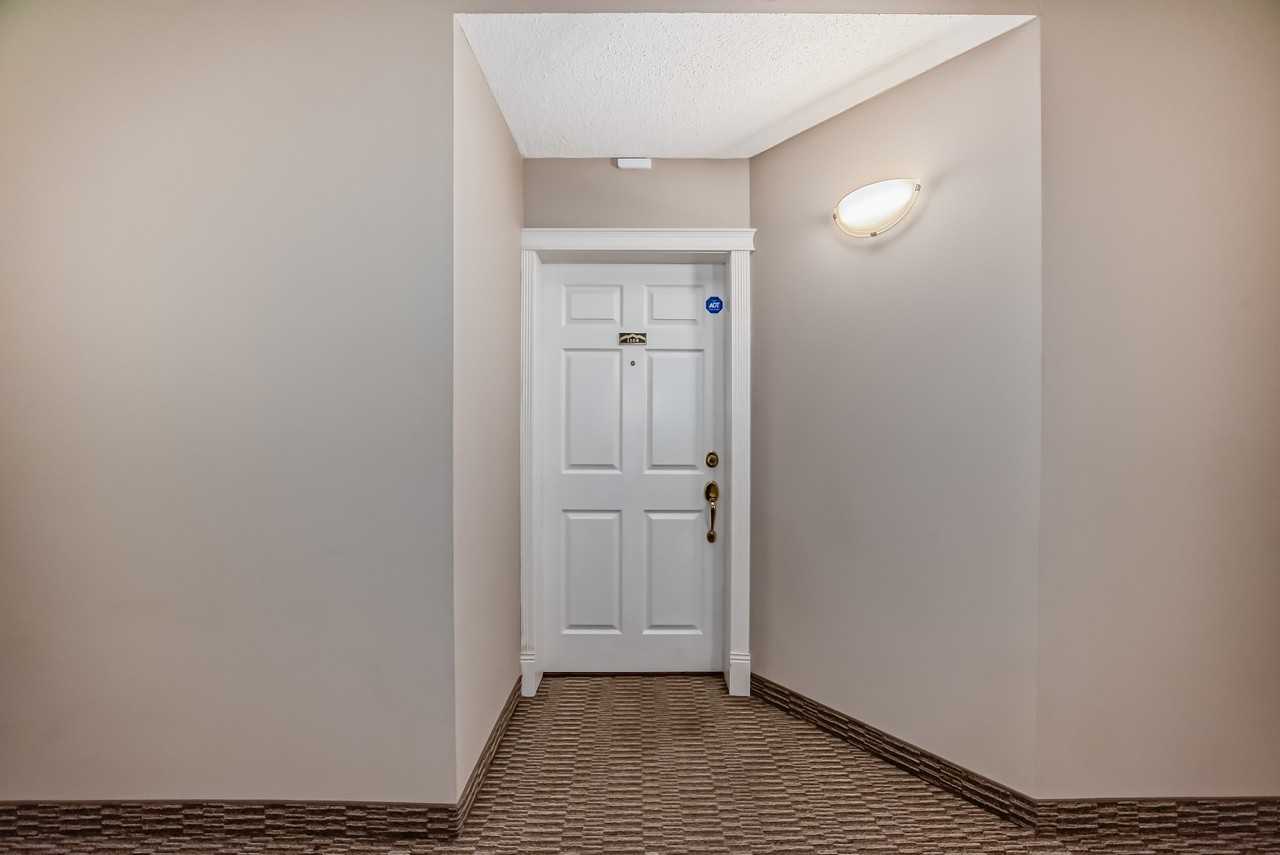 7451 Springbank Blvd Sw - Photo 2 of 10