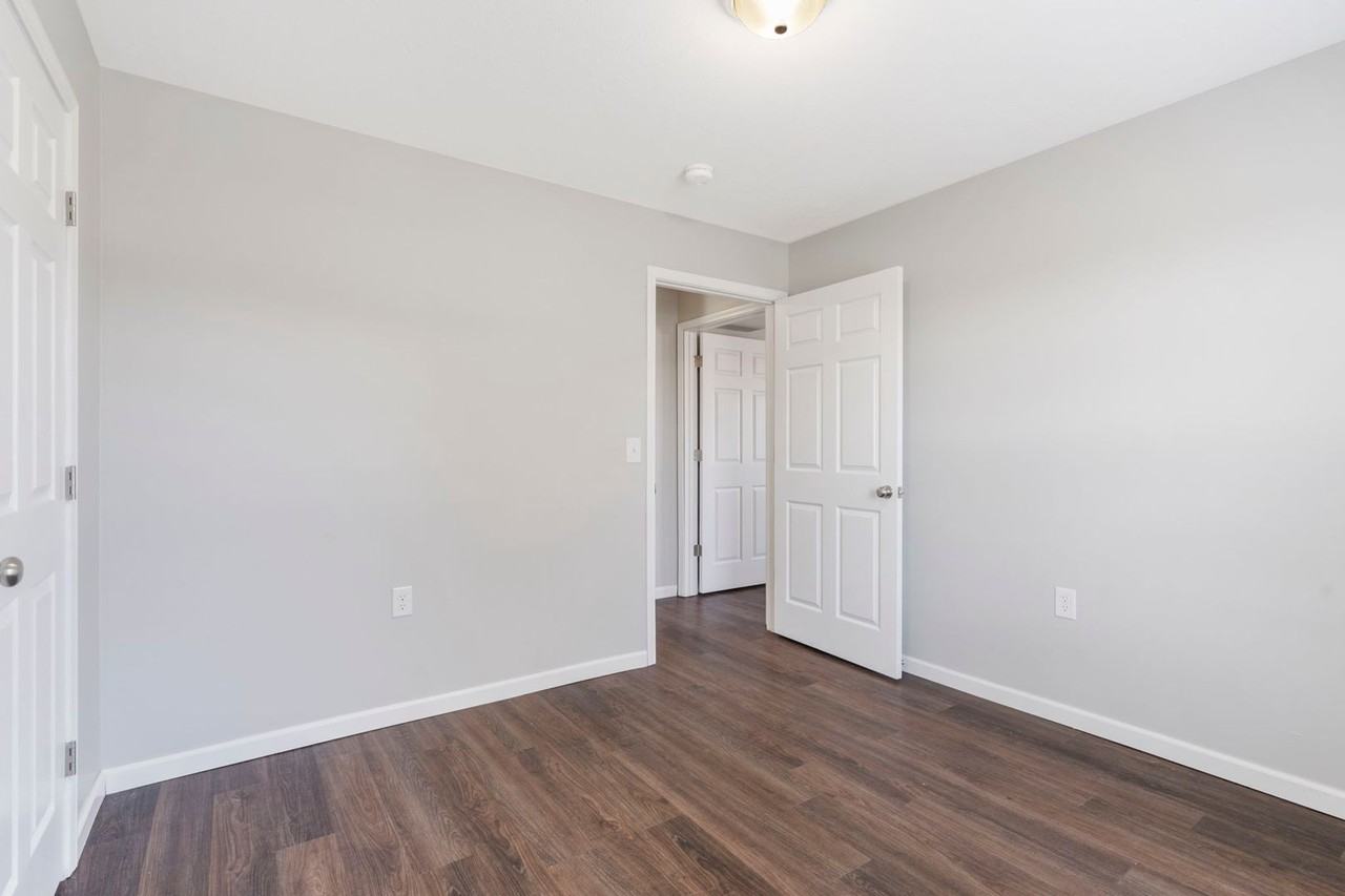 Ozark South Apartments - Photo 2 of 13