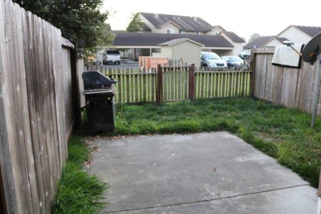 958 Courtyard Cir - Photo 4 of 32