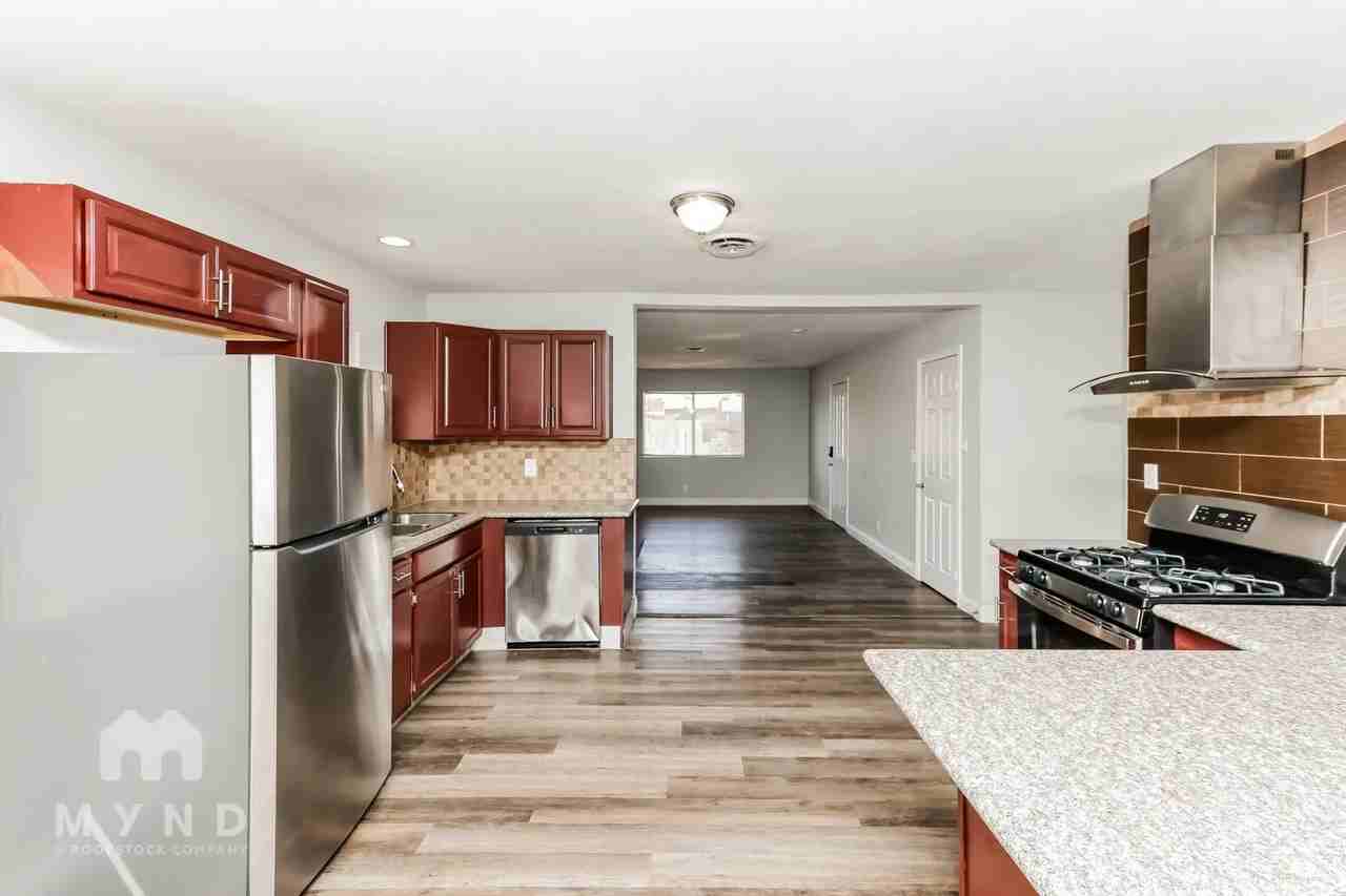 4794 Beadle St - Photo 3 of 19