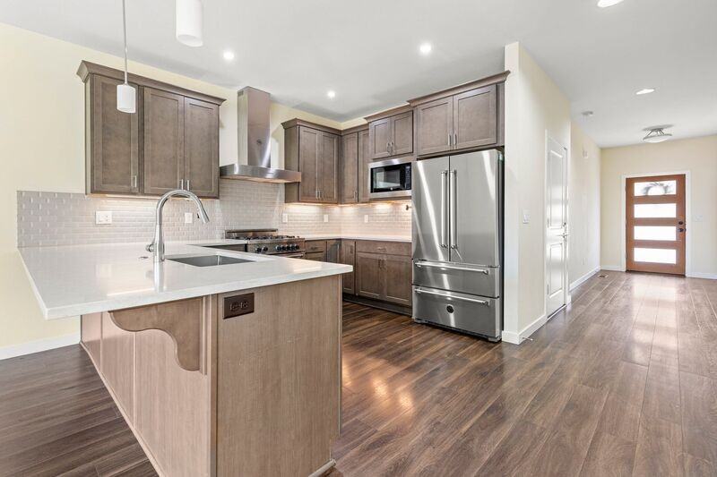 25 Ne Lombard St - Photo 3 of 28