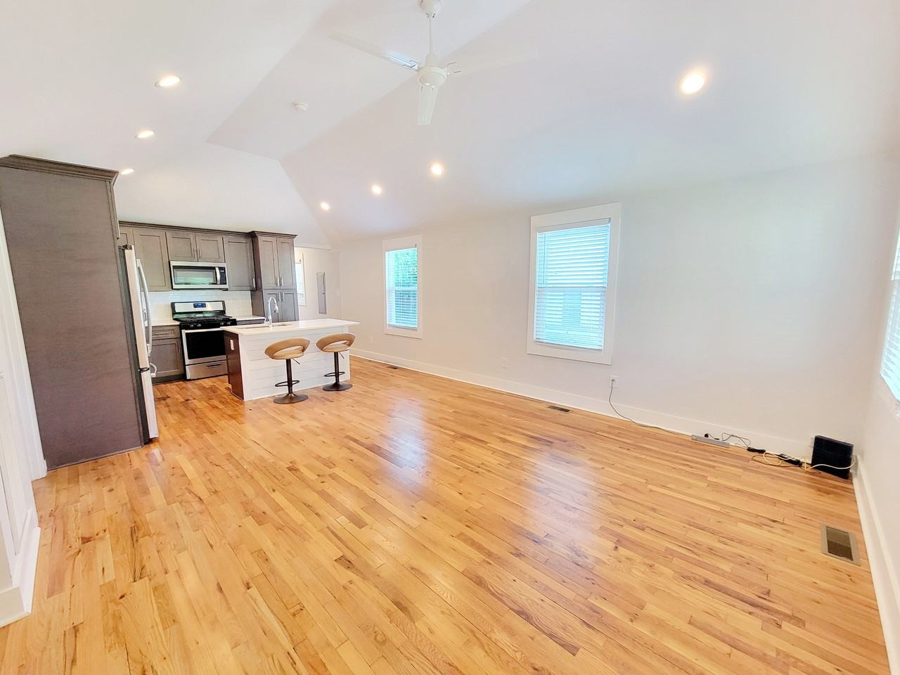 805 Coleman St - Photo 3 of 46