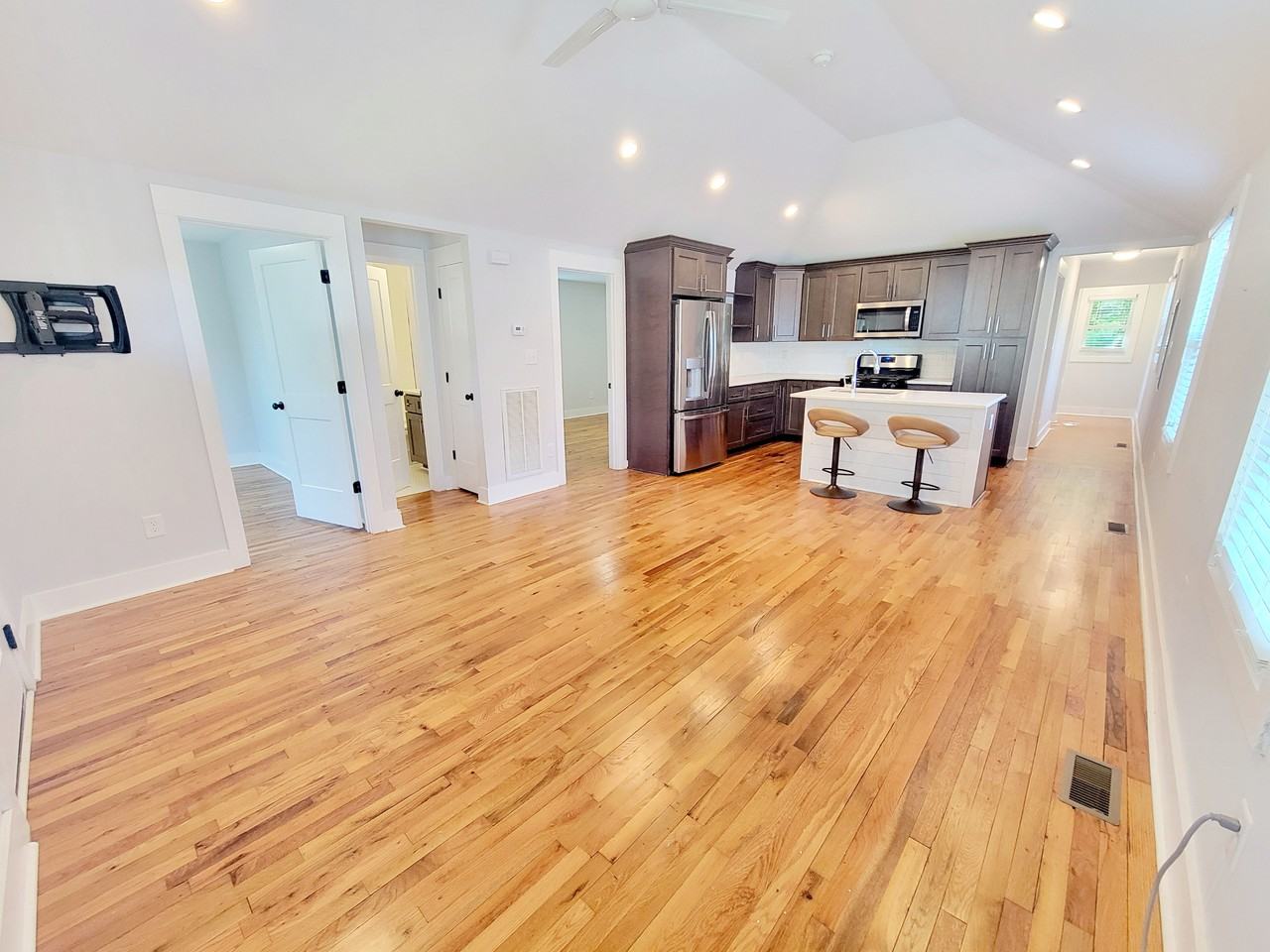 805 Coleman St - Photo 4 of 46