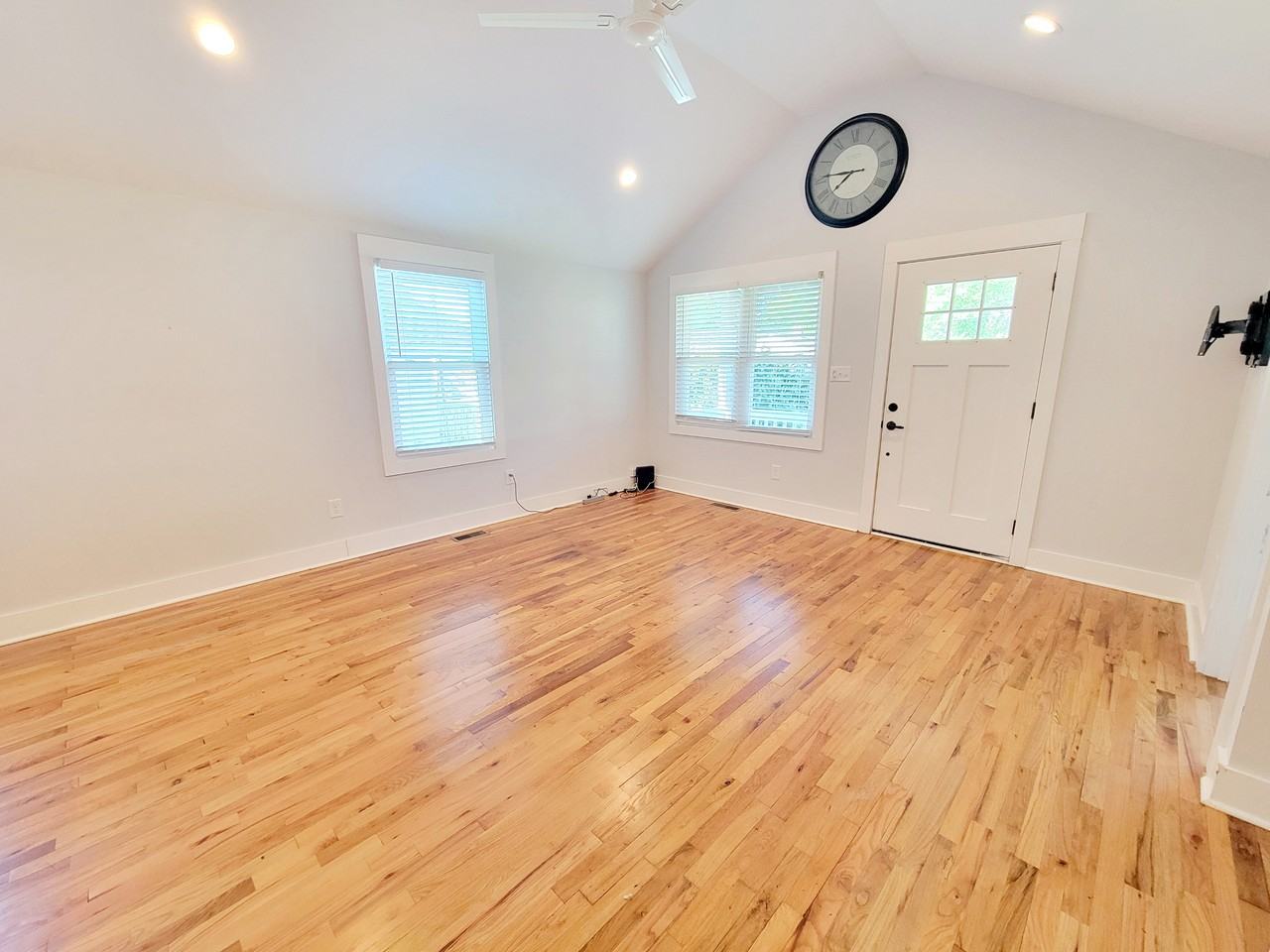 805 Coleman St - Photo 6 of 46