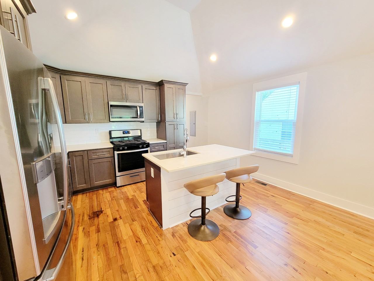 805 Coleman St - Photo 7 of 46
