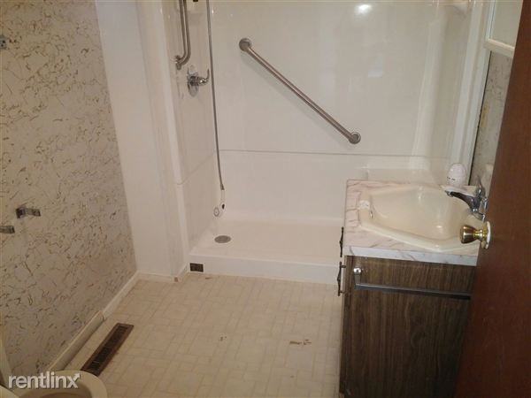 1608 S Monroe St - Photo 3 of 9