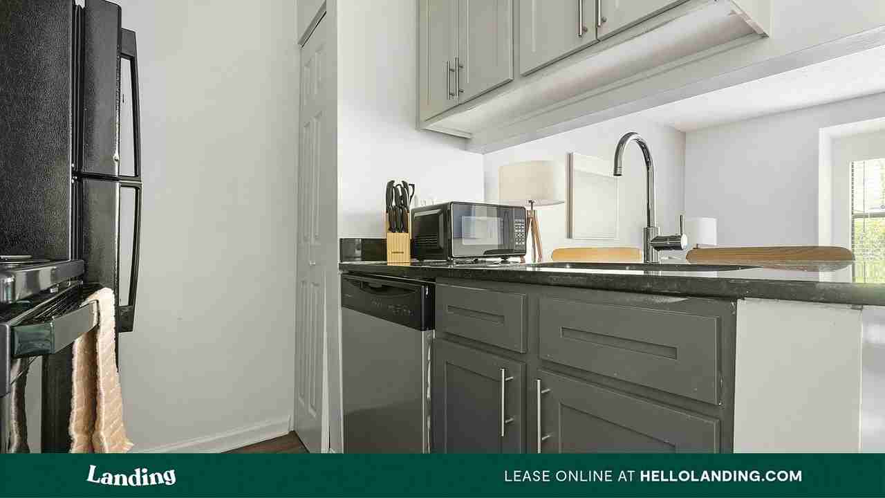 2030 Northcliffe Dr - Photo 7 of 50