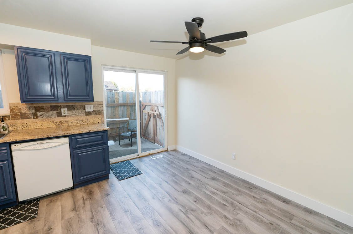 7061 Utica St - Photo 3 of 24