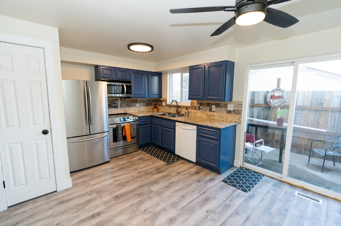 7061 Utica St - Photo 4 of 24