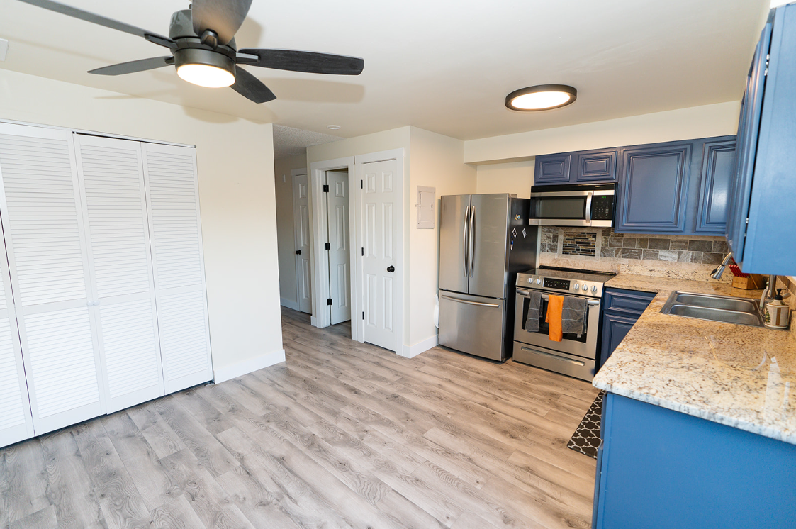 7061 Utica St - Photo 5 of 24