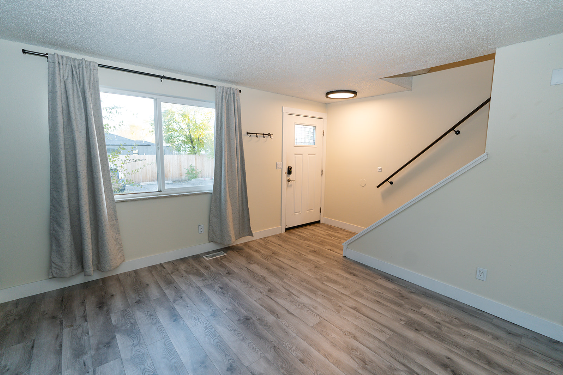 7061 Utica St - Photo 7 of 24