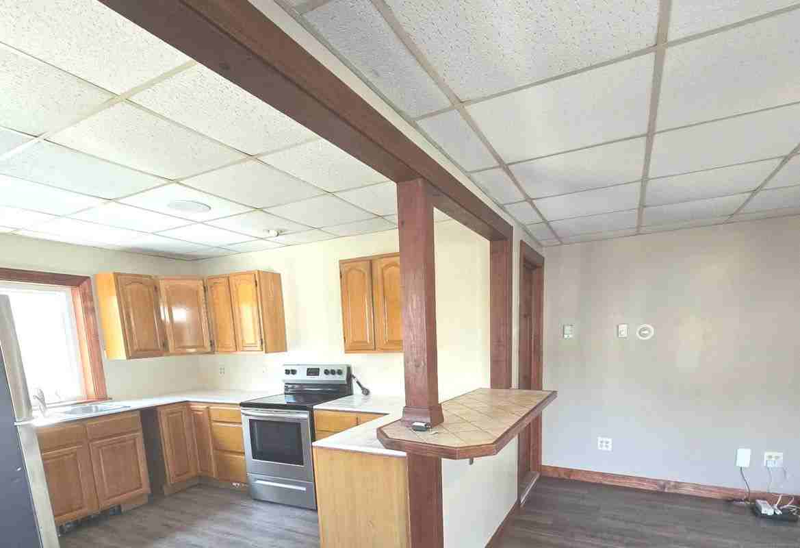 181 S Main St - Photo 3 of 10