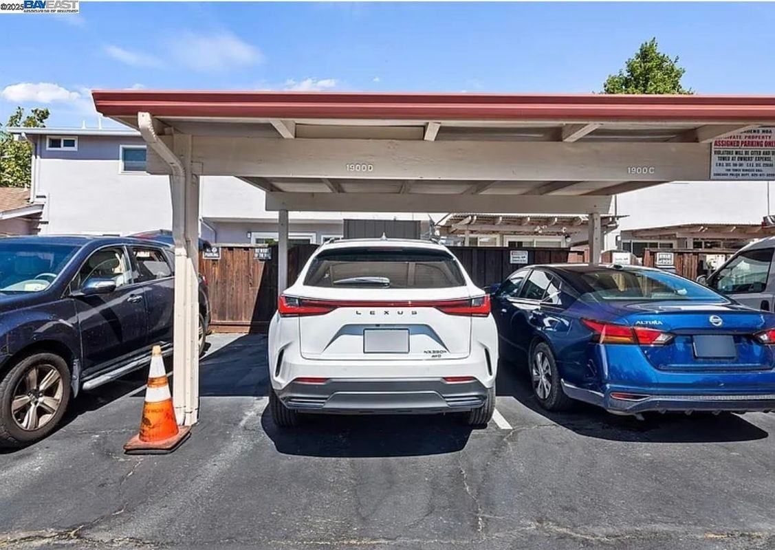 1900 Lynwood Dr ##D - Photo 3 of 18