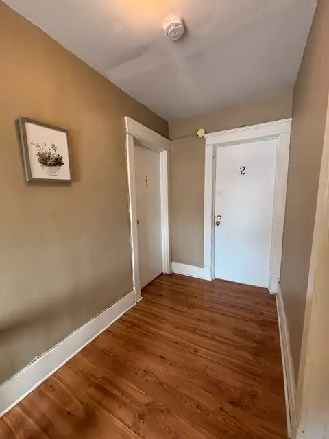 219 Stuart St - 1 bedroom - Photo 2 of 11