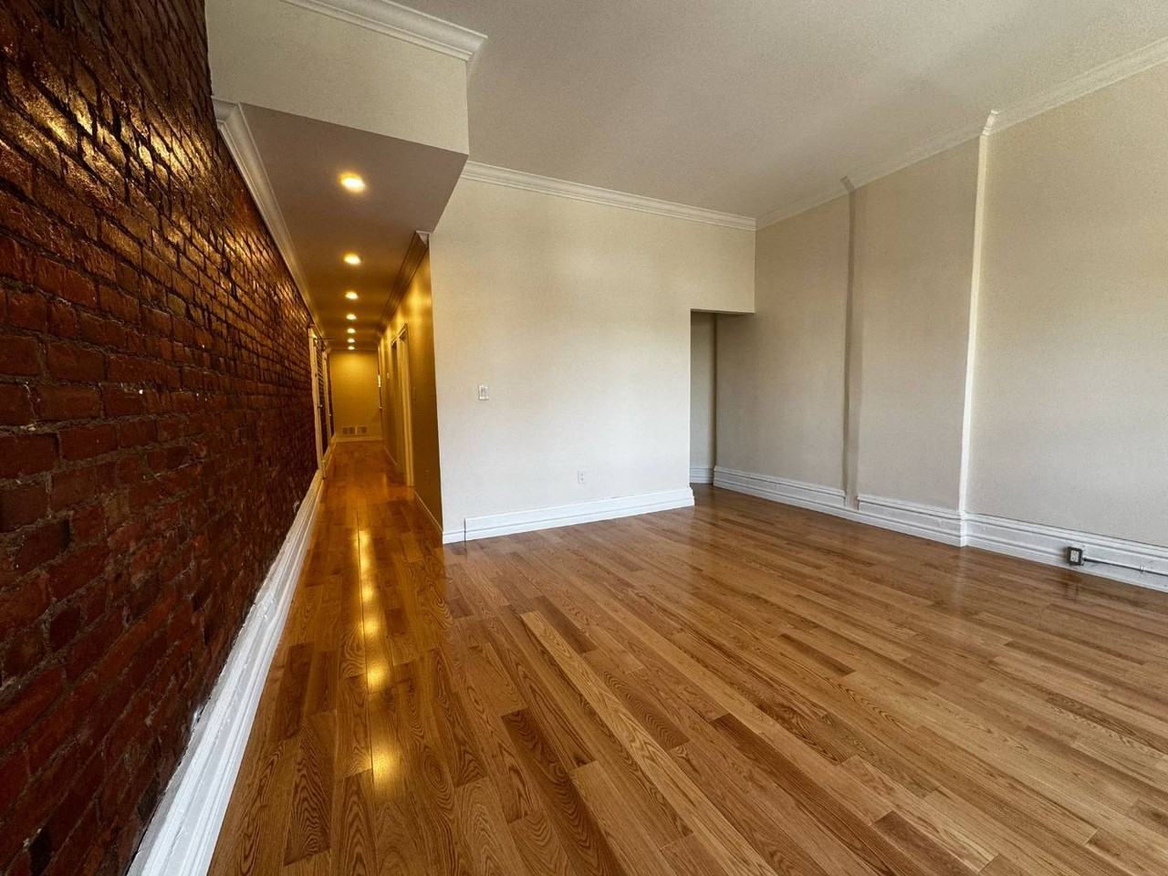 244 James St N - Photo 2 of 12