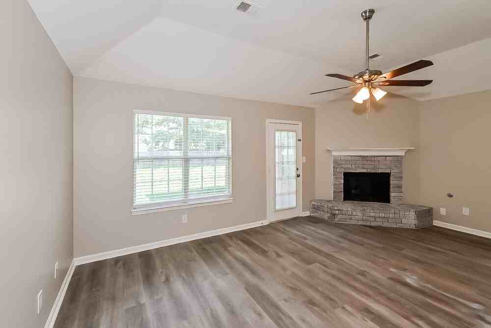 4244 Shadow Oaks Dr - Photo 4 of 16