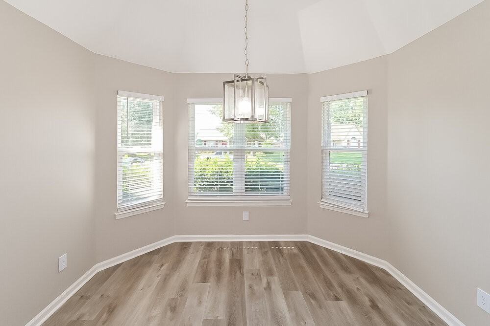 4244 Shadow Oaks Dr - Photo 6 of 16