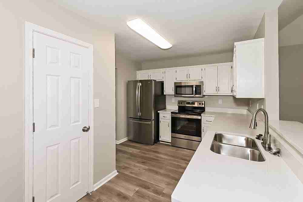 4244 Shadow Oaks Dr - Photo 7 of 16