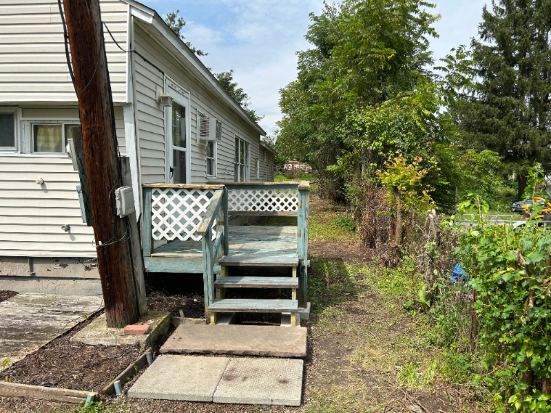 427 Brook St #REAR - Photo 2 of 27