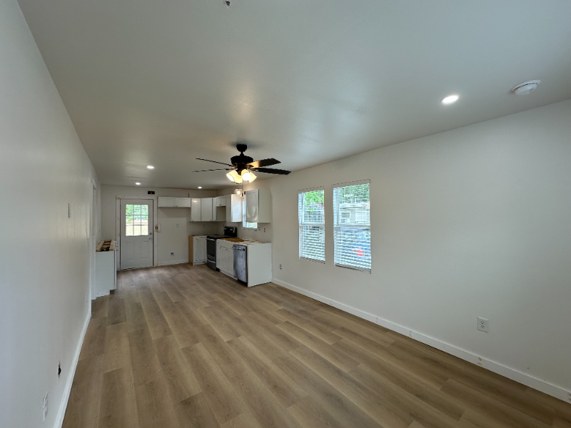 228 E Mosier St - Photo 2 of 12