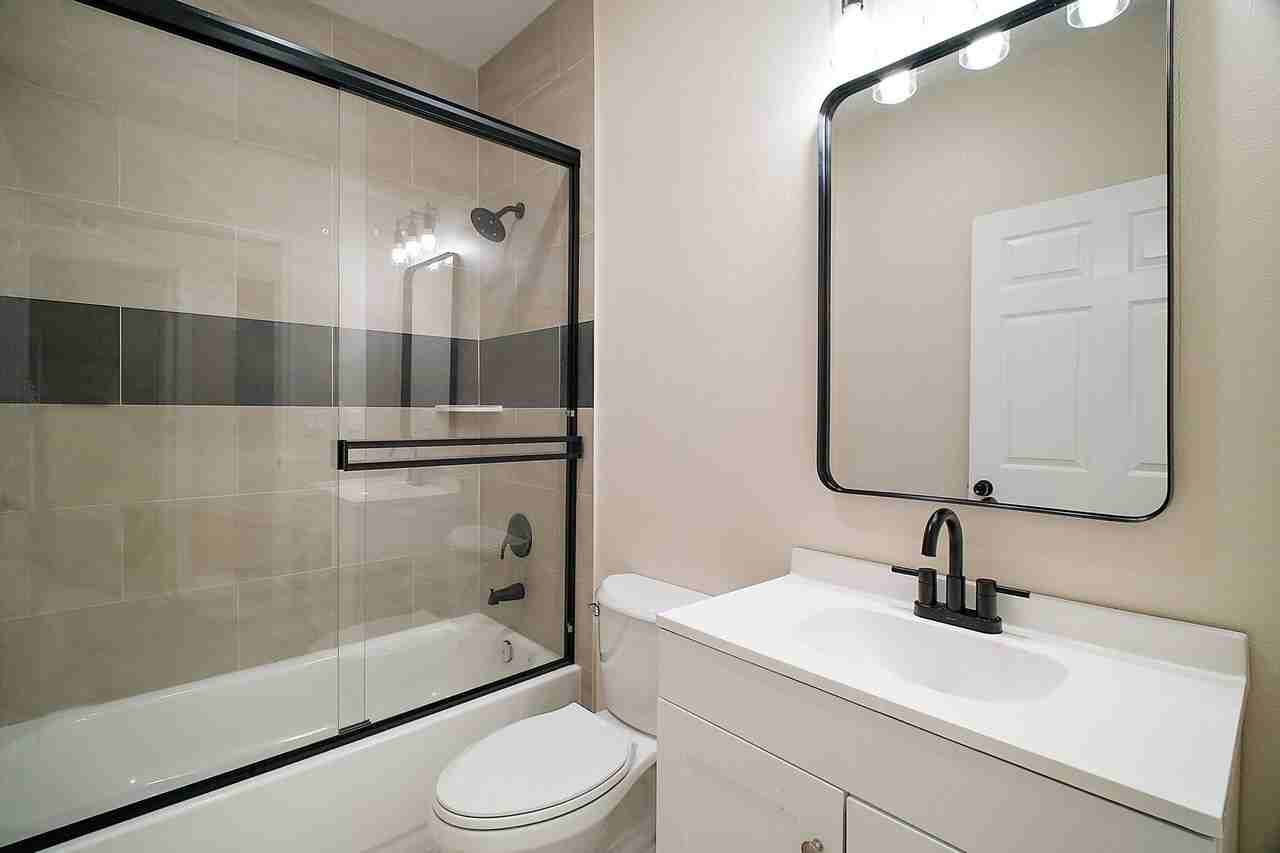 201 N Dewey St #303 - Photo 3 of 50