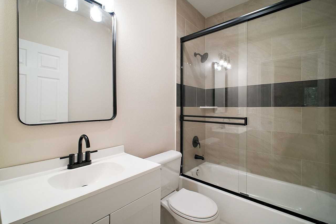 201 N Dewey St #303 - Photo 5 of 50