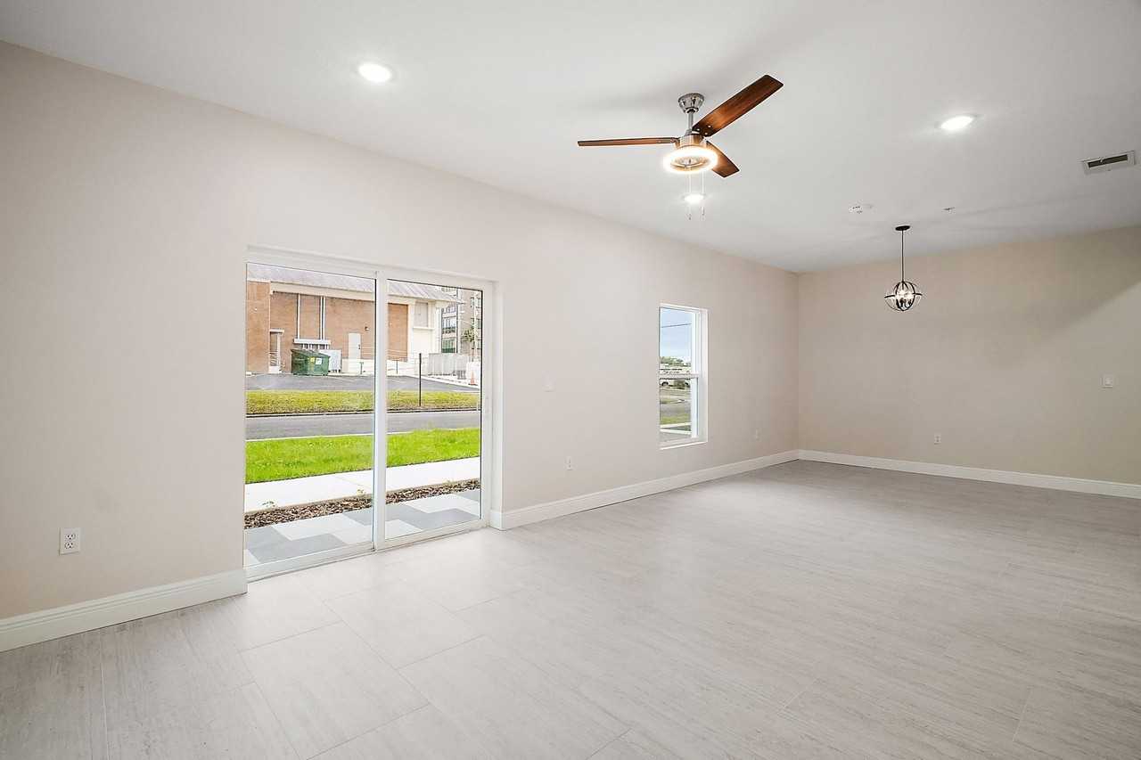 201 N Dewey St #202 - Photo 7 of 49