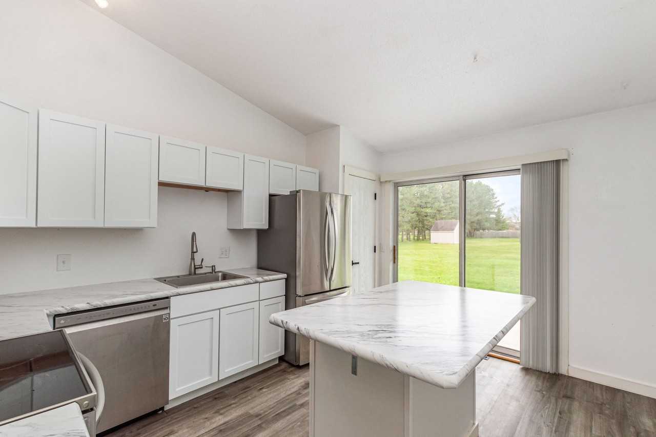 Weiss Street Duplex - Photo 3 of 14
