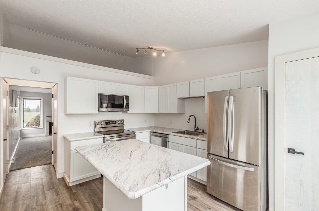 Weiss Street Duplex - Photo 4 of 14